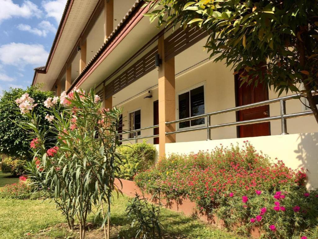 Baan Ing Daan Hotel Amnat Charoen Exterior photo